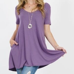 NWOT. ZENANA PREMIUM Lilac Gray V-Neck Short-Sleeve Pocket